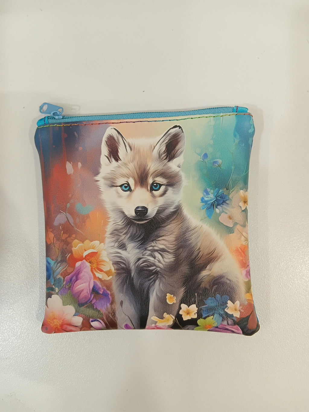 Medium lined zipper bag